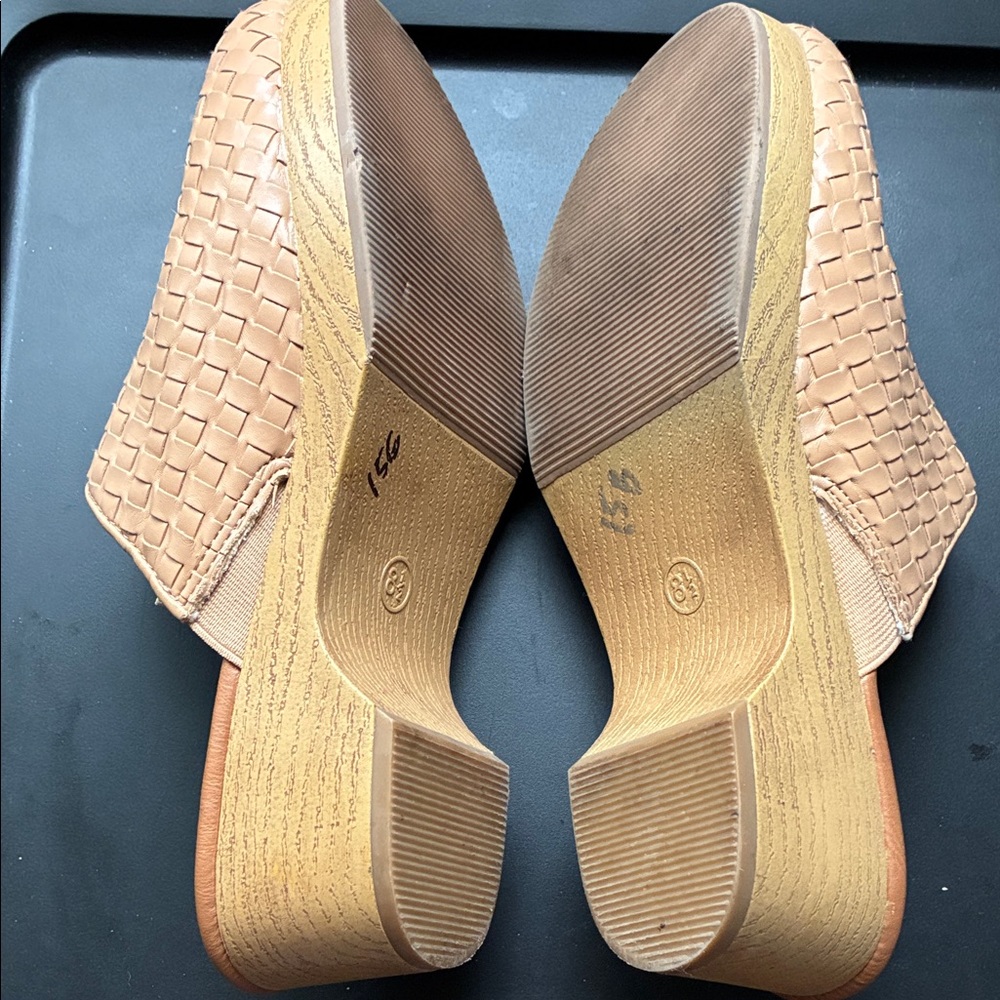 Banana Republic Tan Woven Leather Slide Mules - Picture 4 of 6